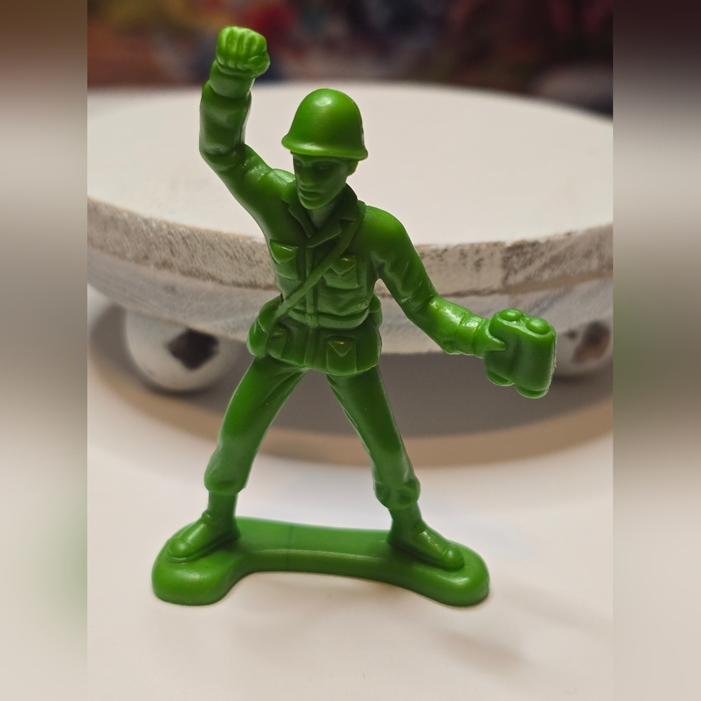 Disney Toy Story Green Army Men Soldier Figure Plastic Toy [ Read Details ]